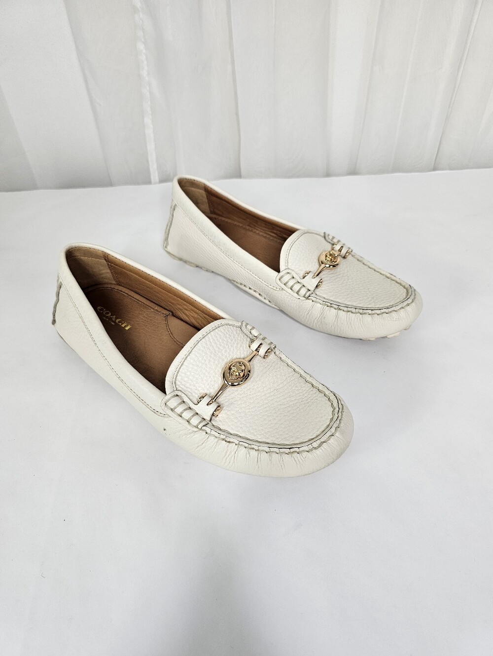 Coach Ivory Pebbled Leather Driving Loafers with Gold Turnlock Hardware Size 8